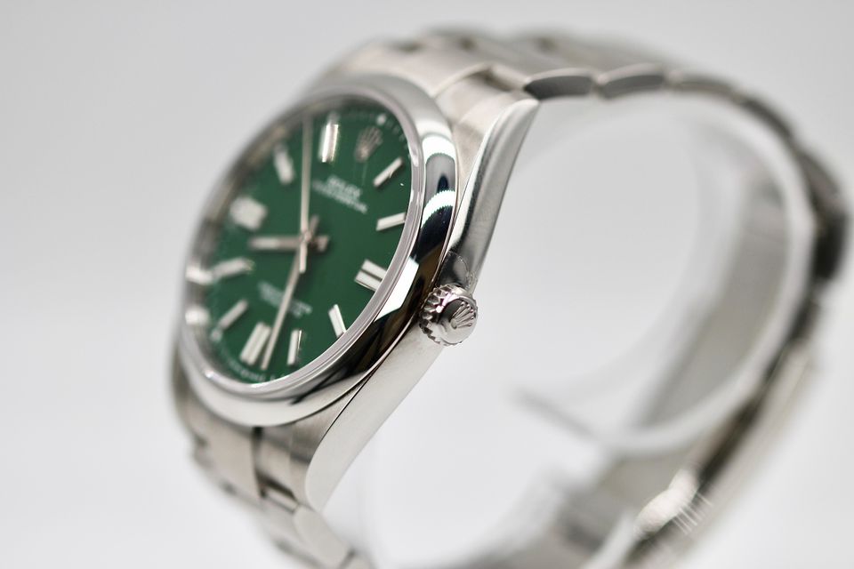 Rolex Oyster Perpetual 124300 Image 2